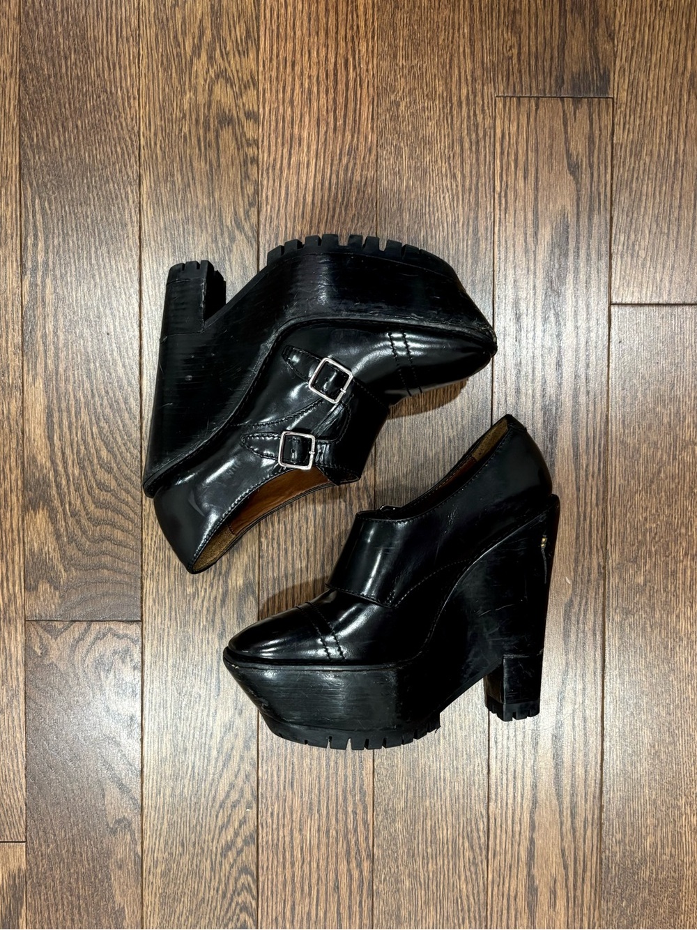 Authentic Burberry heels - Picture 3 of 9